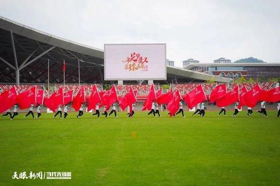 虽是静态定格，但众人一个眼神一个动作，举手投足之间，满满都是戏